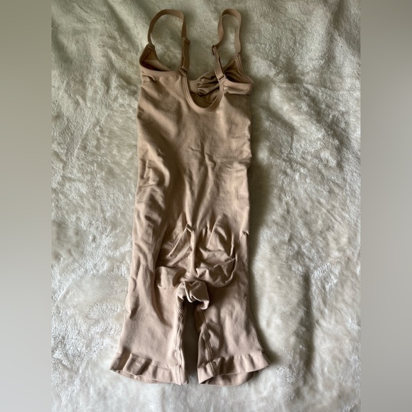 Skims Seamless Sculpt Mid Thigh Bodysuit Mica - Picture 4 of 6